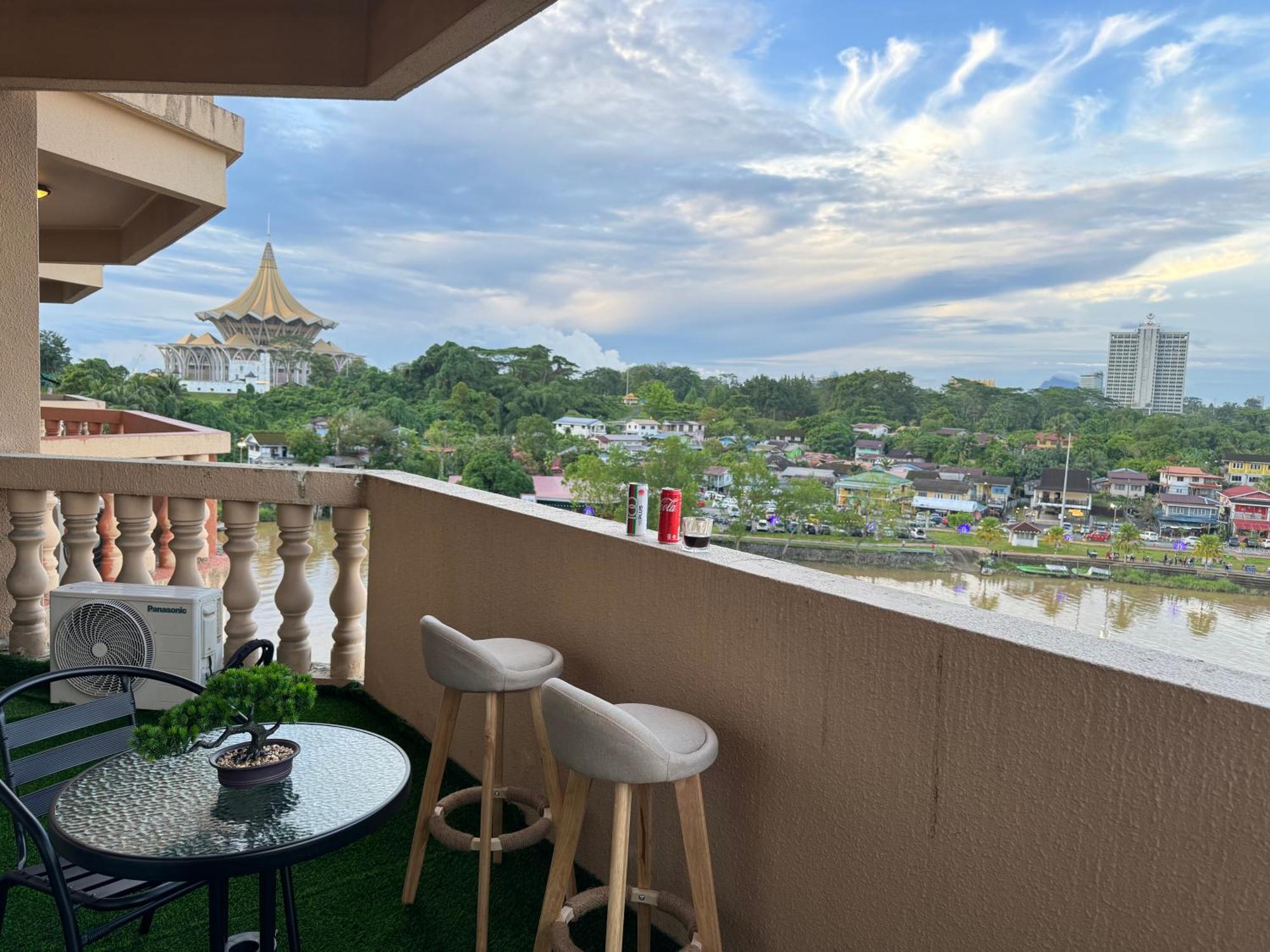 Riverview Home @Waterfront Kch Кучинг Экстерьер фото