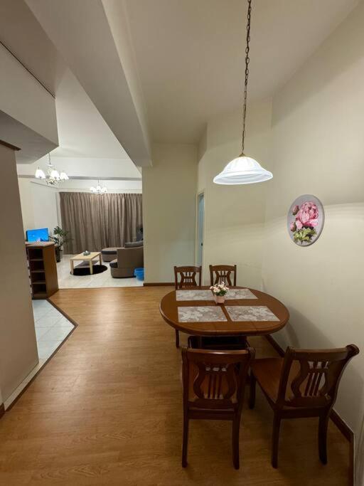 Riverview Home @Waterfront Kch Кучинг Экстерьер фото