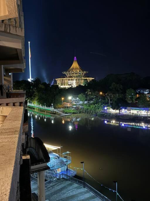 Riverview Home @Waterfront Kch Кучинг Экстерьер фото